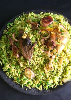 A picture of Haryali chicken biryani.