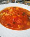 Sopa italiana de salchicha y calabacín