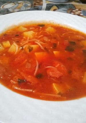Una foto de Sopa italiana de salchicha y calabacín