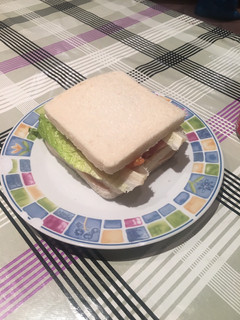 Una foto de Sándwich triple