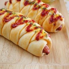A picture of Wiener Sausage Bread.