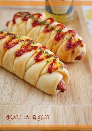 A picture of Wiener Sausage Bread.