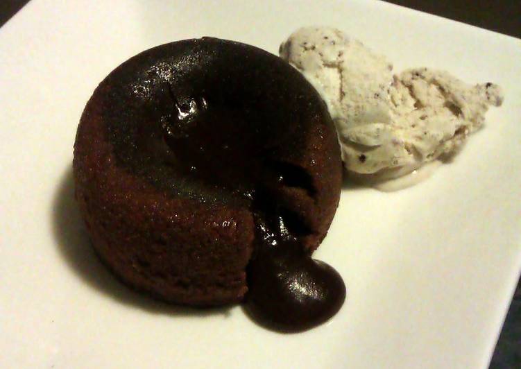 Easy chocolate molten lava cakes