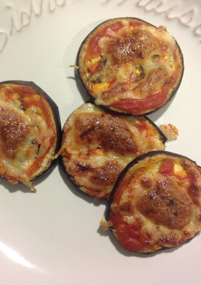 Una foto de Mini pizzas de berenjena