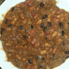 A picture of 3 bean chili con carne.