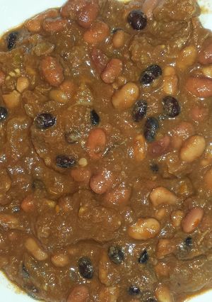 A picture of 3 bean chili con carne.