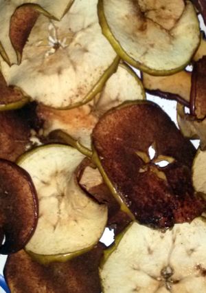 A picture of Cinnamon apple chips.