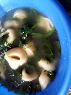 A picture of Tortellini & Spinach Soup.