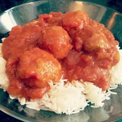 A picture of L's Meatballs in Tomato Sauce.
