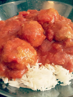 A picture of L's Meatballs in Tomato Sauce.