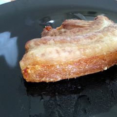 A picture of Thai style crispy pork.