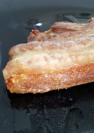 A picture of Thai style crispy pork.