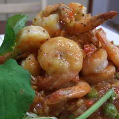 A picture of Shrimp with Chilli Sauce or Mayonnaise Sauce.