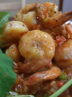 A picture of Shrimp with Chilli Sauce or Mayonnaise Sauce.