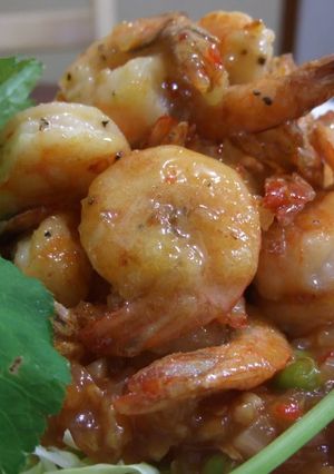 A picture of Shrimp with Chilli Sauce or Mayonnaise Sauce.
