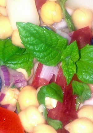 A picture of sig's Chickpea, Blueberry and Tomato Salad.