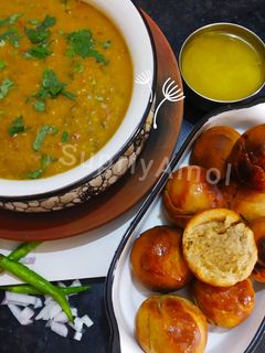 राजस्थानी दाल-बाटी (Rajasthani Daal-Baati Recipe In Marathi) रेसिपी चे मुख्य फोटो