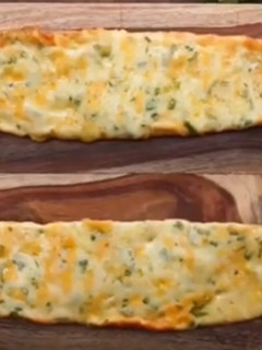 Una foto de Pan de ajo y 4 quesos