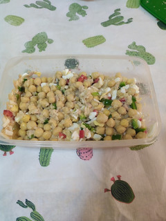 Una foto de Ensalada de Garbanzos
