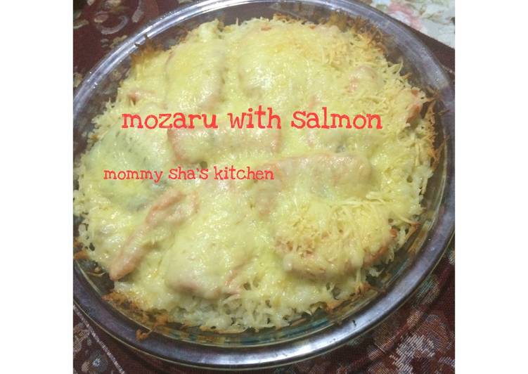 Baked rice cheese (mozaru) with salmon