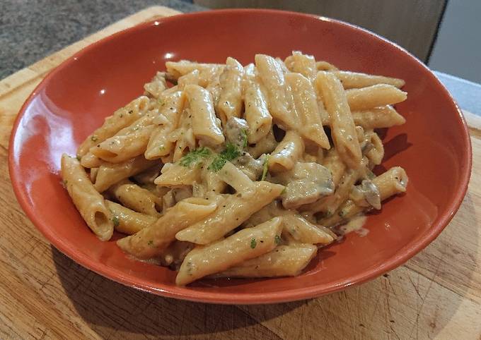 One-Pot Creamy Chicken & Mushroom Pasta