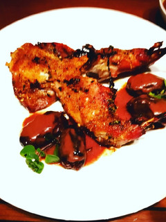 Una foto de Conejo al horno con dátiles al vino blanco