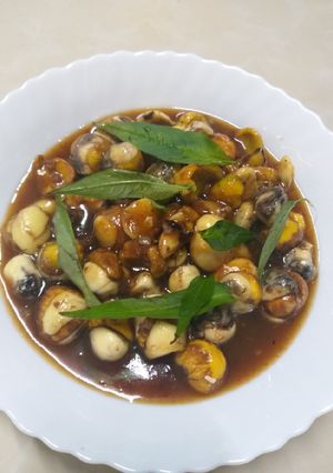 Hình của món Cút lộn xào me.