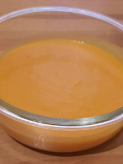 Una foto de Crema de calabaza y zanahoria con almogrote