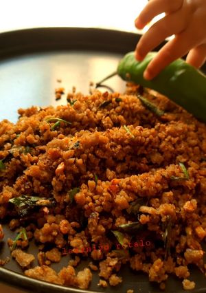 ક્રિસ્પી લસણીયા રોટલો (Crispy Lasaniya Rotlo Recipe In Gujarati) રેસીપી મુખ્ય ફોટો