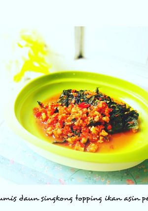 Foto resep Tumis daun singkong topping ikan asin pedas