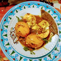 A picture of Garlic Egg Curry.
