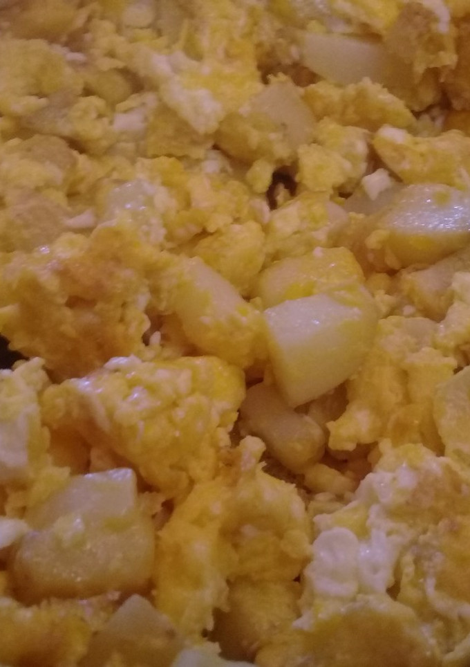 Una foto de Papas con huevo. Desayuno fácil. 🍛🖒