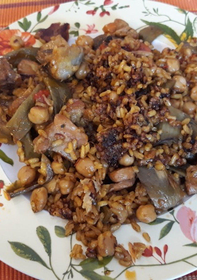 Una foto de Arroz de pollo y ternera con verduras