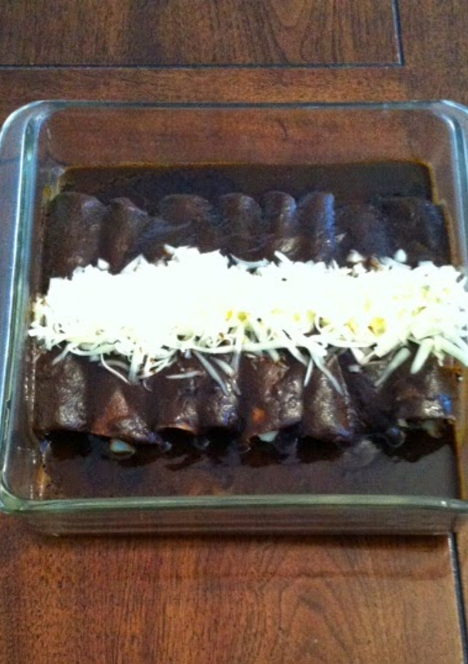 Una foto de Enchiladas de mole negro