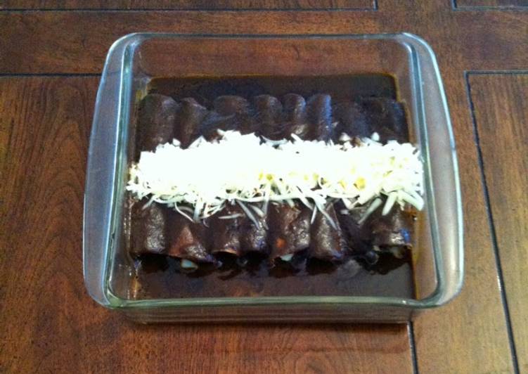 Enchiladas de mole negro