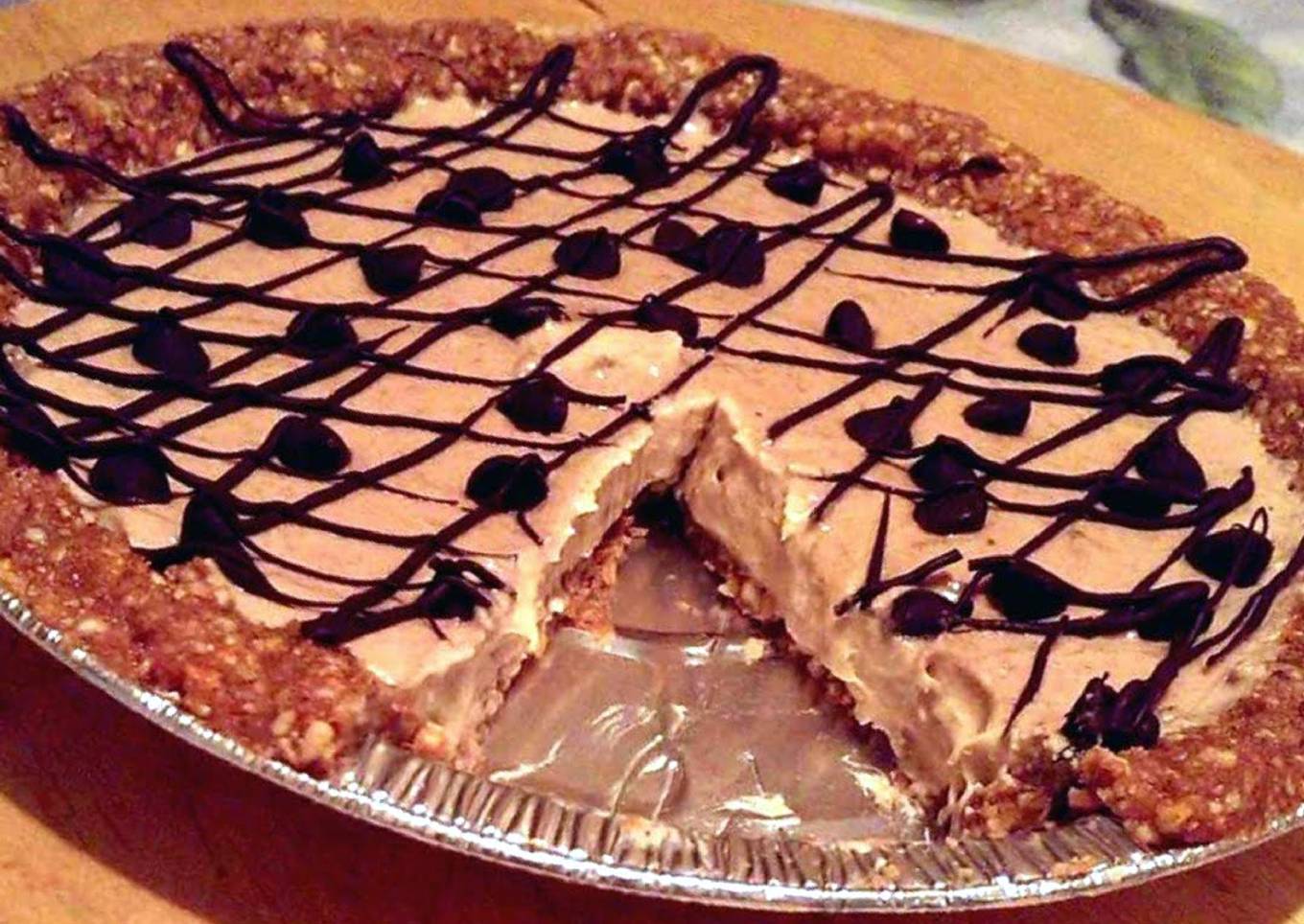 Healthy Raw Nut Crust Banana Cream Pie!