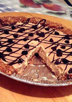 A picture of Healthy Raw Nut Crust Banana Cream Pie!.