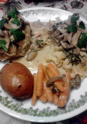 A picture of Spinach & Mushroom Crockpot Chicken Dinner.