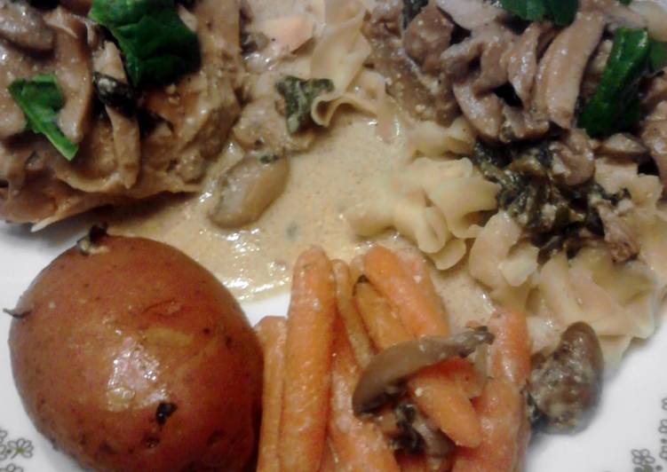 Spinach & Mushroom Crockpot Chicken Dinner