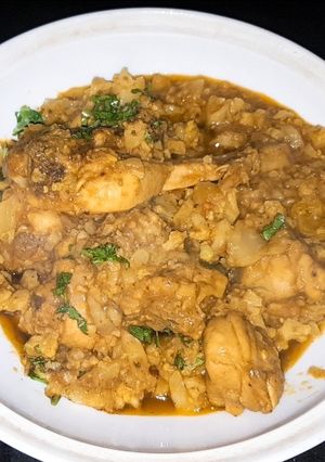 A picture of Gobhi (cauliflower) with chicken.