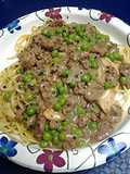 Beef gravy with peas and garlic