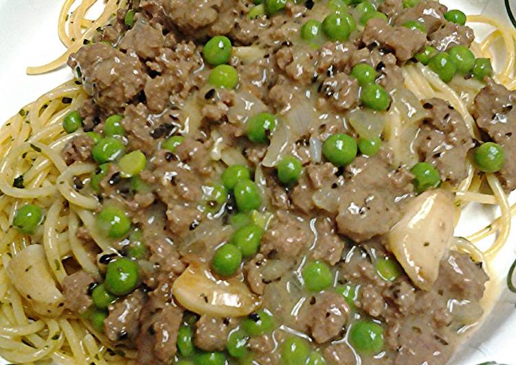 Beef gravy with peas and garlic Beef gravy with peas and garlic