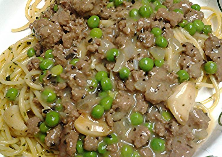 The Simple and Healthy Beef gravy with peas and garlic