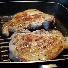 A picture of Simple Pork Chops.