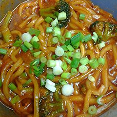 A picture of General Tso's noodles.
