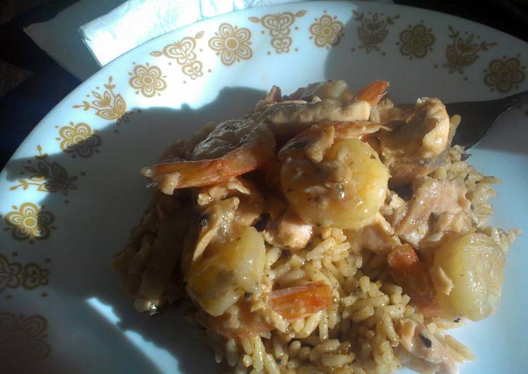 Steps to Prepare Ultimate Garlic Seafood with chili rice