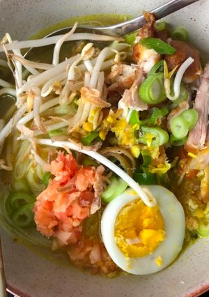 A picture of Indonesian Chicken Soup (Soto Ayam Bumbu Kuning).