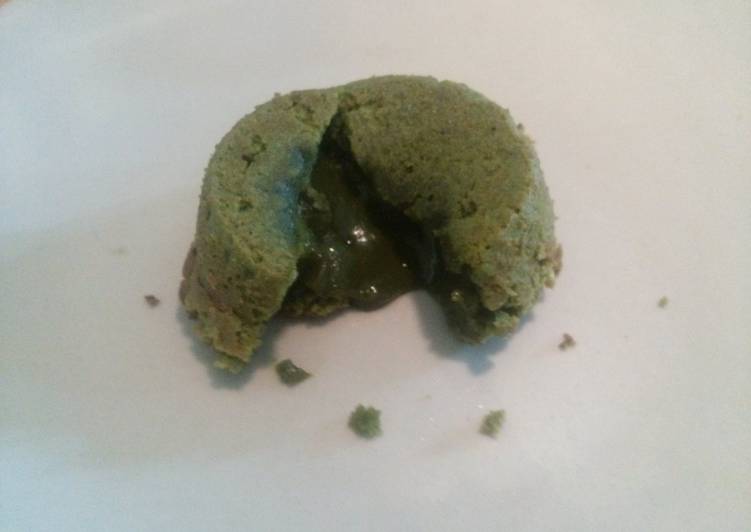 Green tea lava cake
