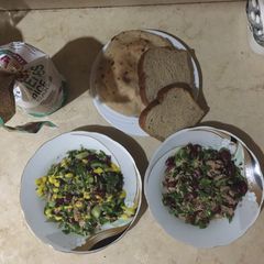 A picture of Dark beans tuna salad.