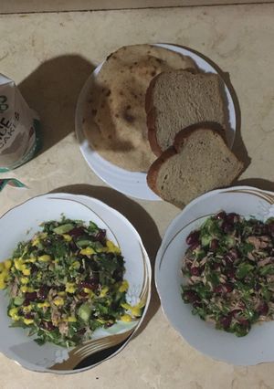 A picture of Dark beans tuna salad.